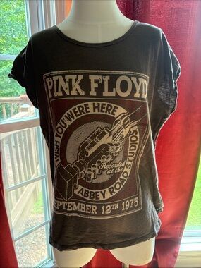 Gypsy Junkies Pink Floyd gray Tee with Red and Cream Graphic